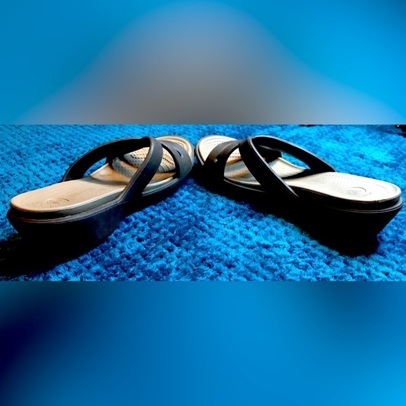 Women’s Slip On CROC Sandals - Picture 3 of 9